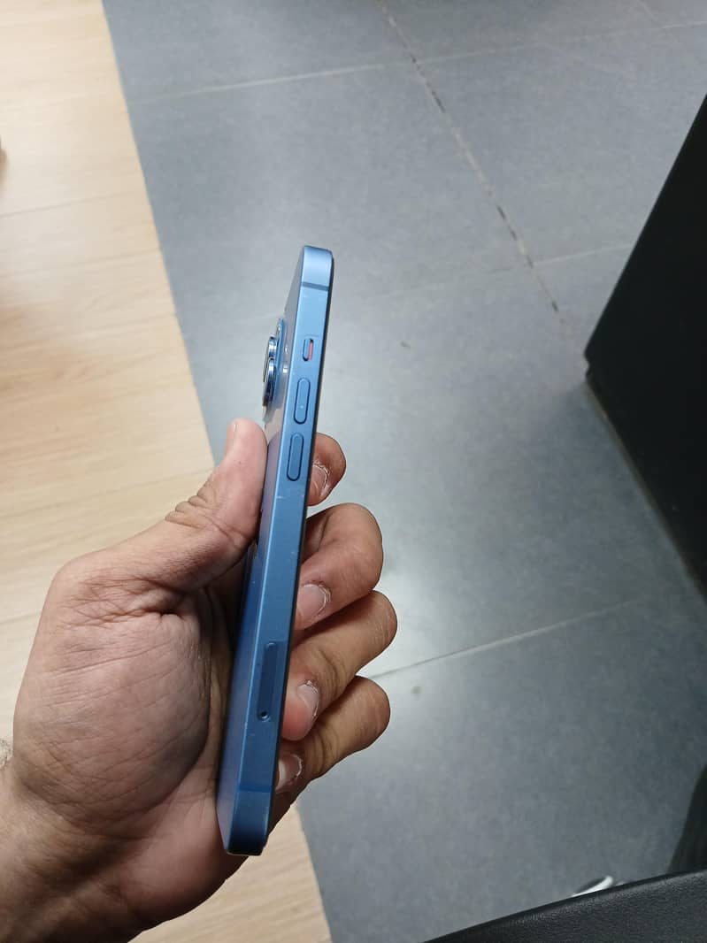 Apple iPhone 13 4