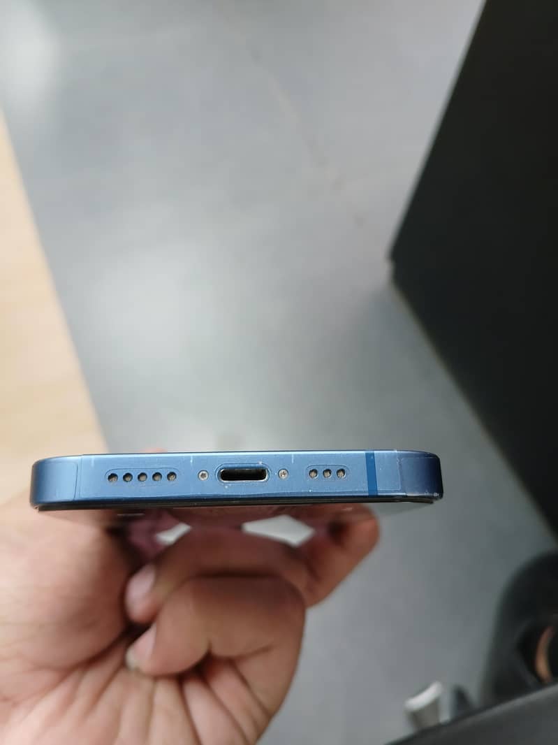 Apple iPhone 13 5