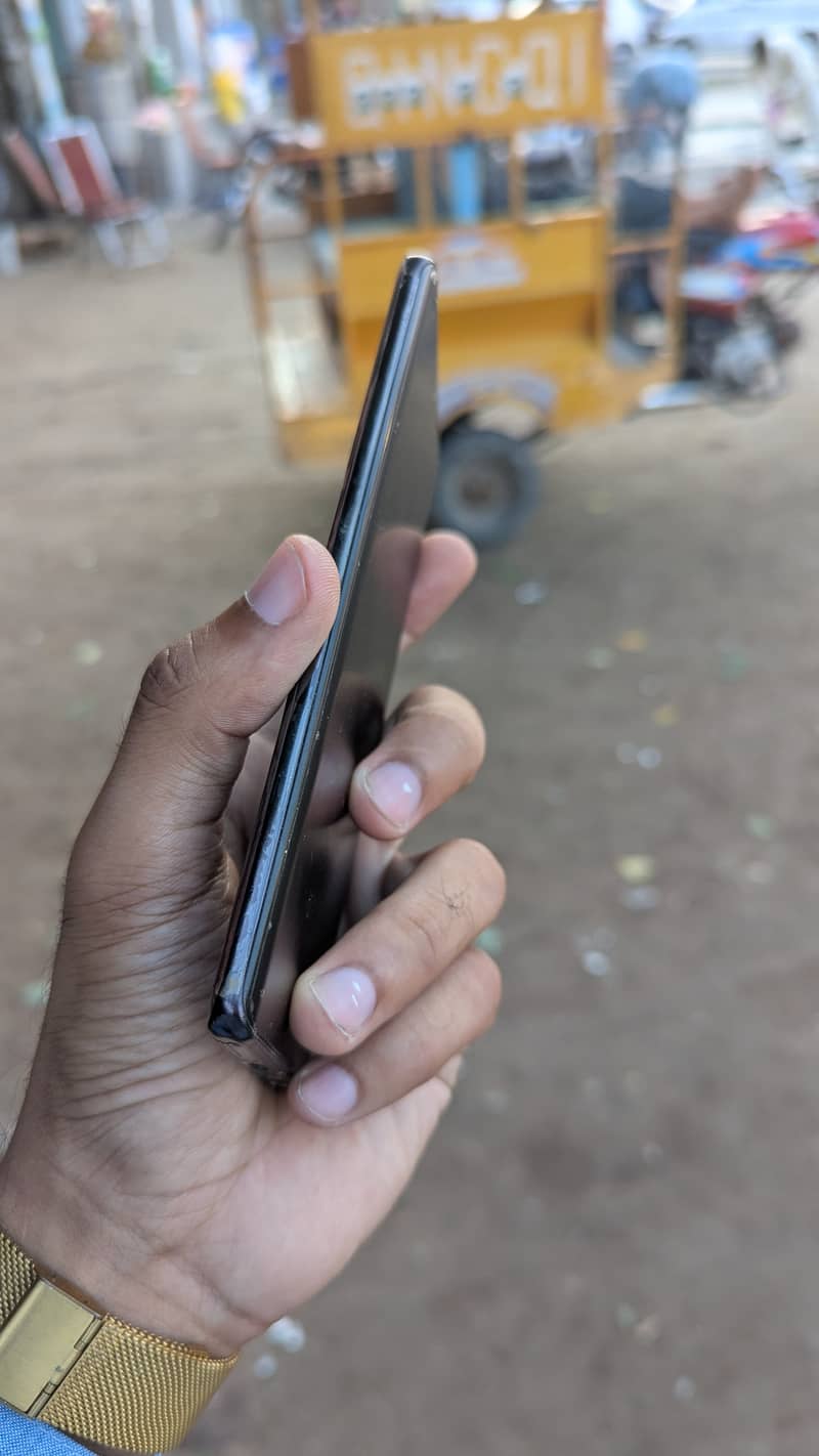 Vivo V30 1