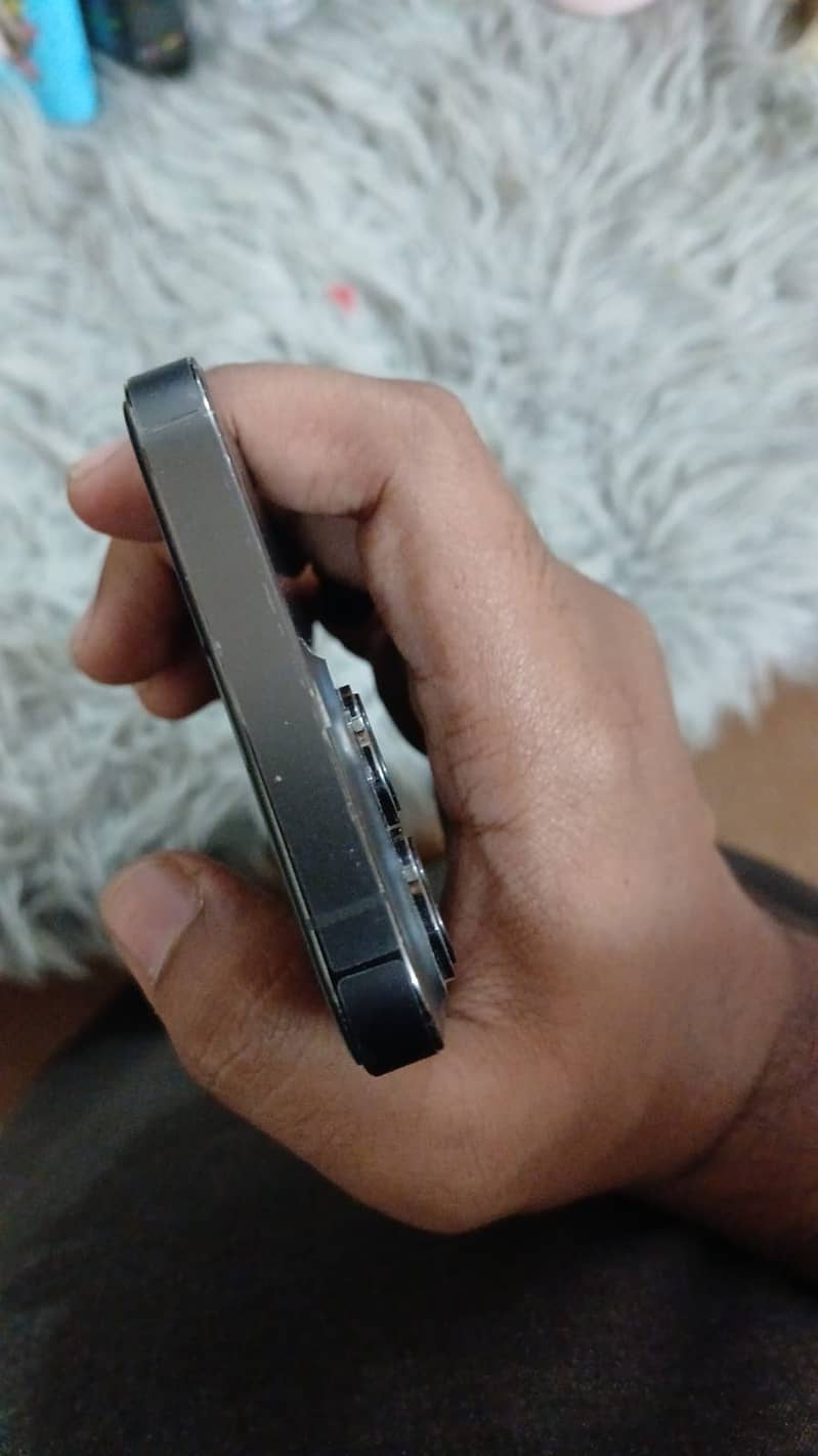 Apple iPhone 13 Pro 4