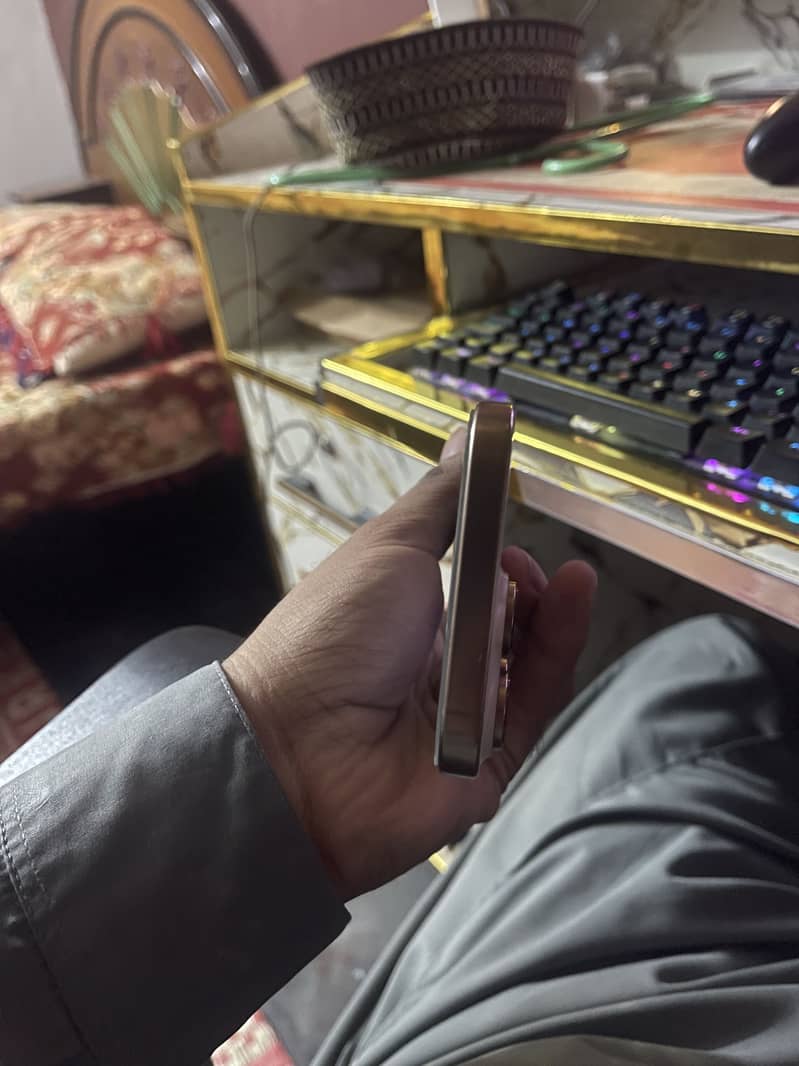 Apple iPhone 16 Pro Max 5