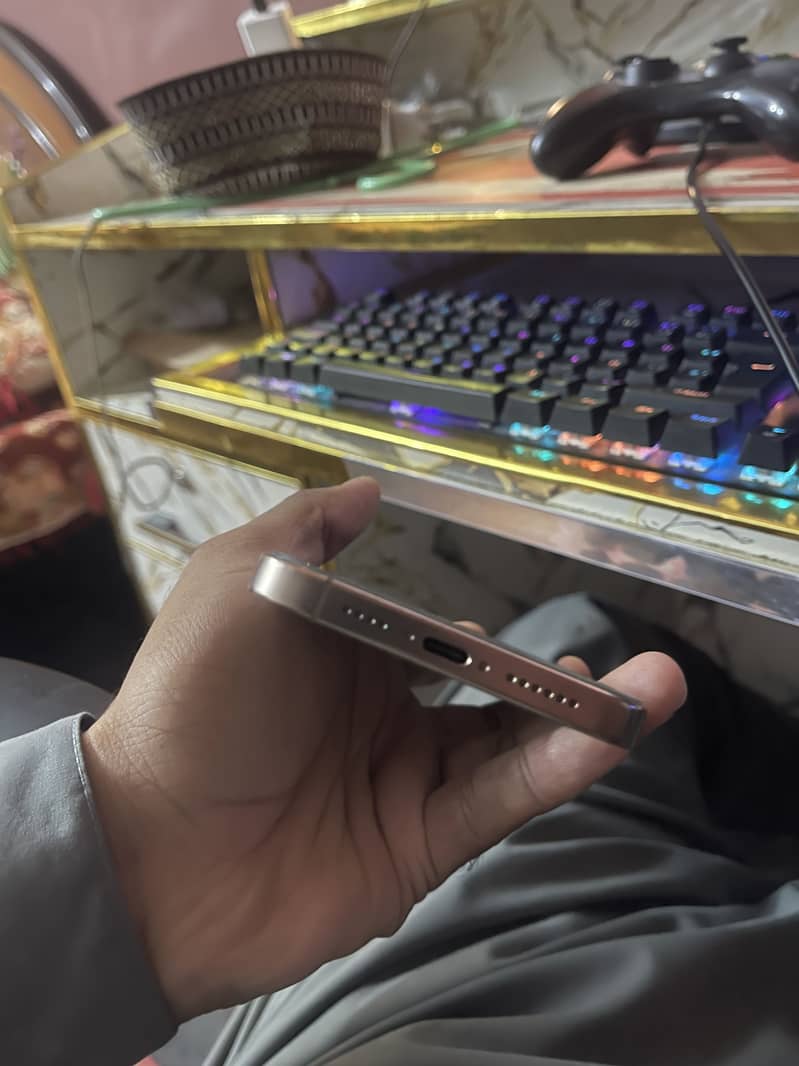 Apple iPhone 16 Pro Max 7