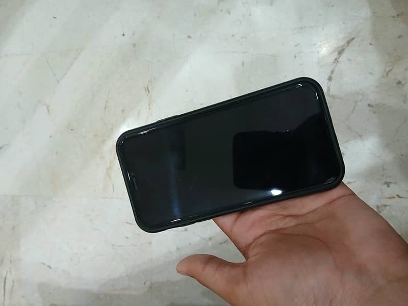 Apple iPhone 11 3