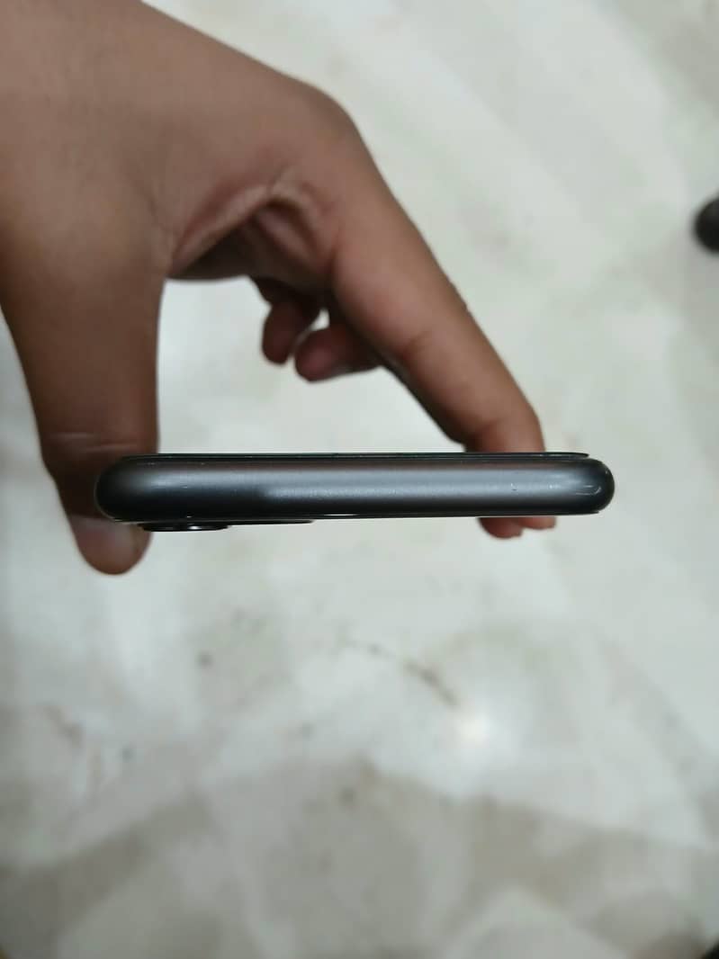 Apple iPhone 11 7