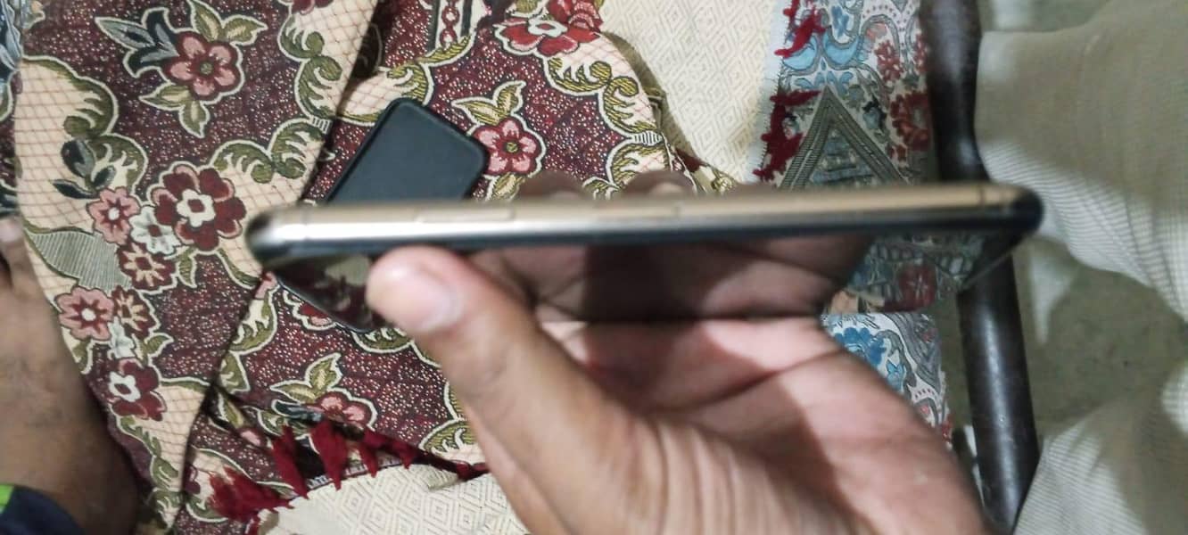Apple iPhone XS 7