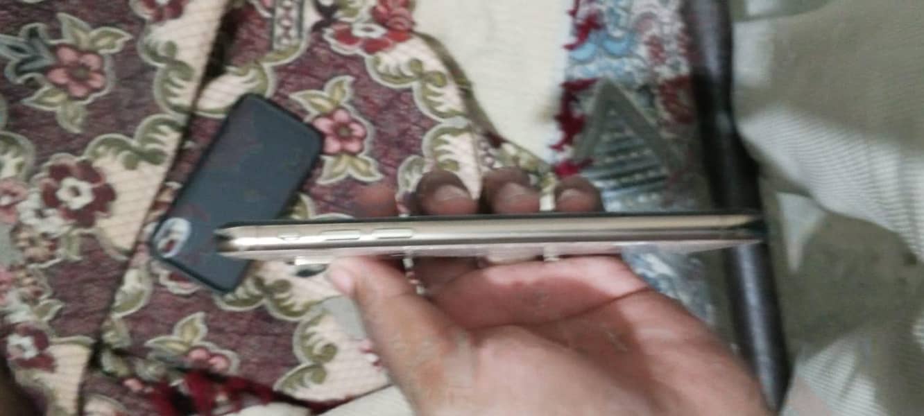 Apple iPhone XS 9