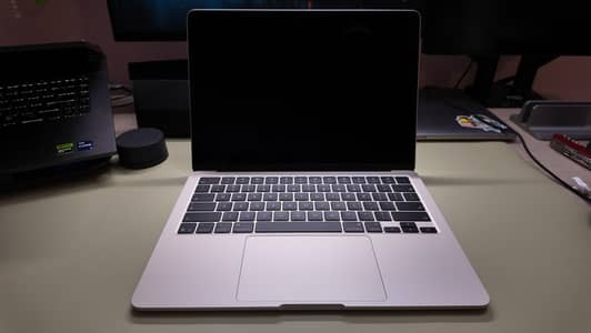 Macbook Air M5 13" 16/512 - Slightly Used