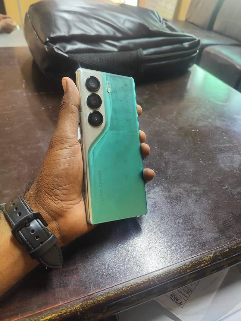 Tecno CAMON 40 Pro 0