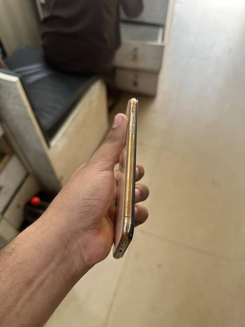 Apple iPhone XS 1