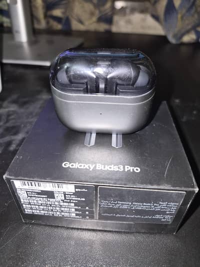 Samsung Galaxy Buds3 Pro (Silver) - 10/10 Condition With Full Box