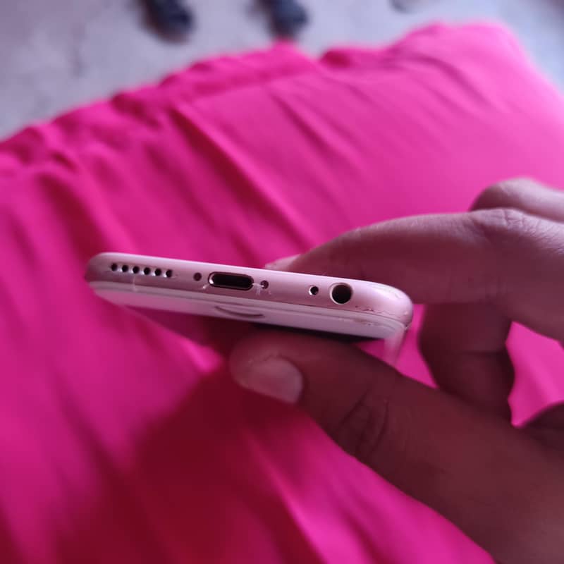 Apple iPhone 6S 4