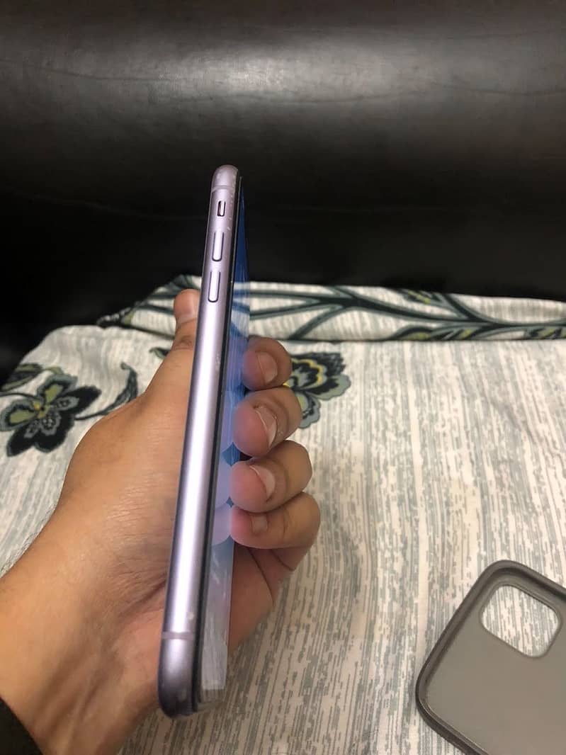 Apple iPhone 11 3