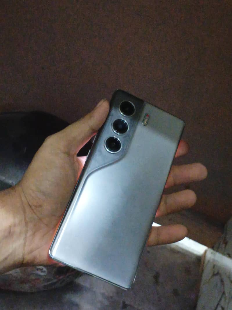 Tecno CAMON 40 Pro 0