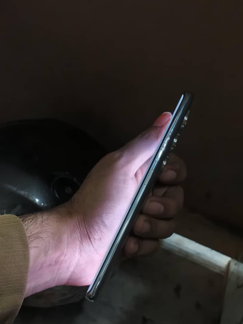 Tecno CAMON 40 Pro 1