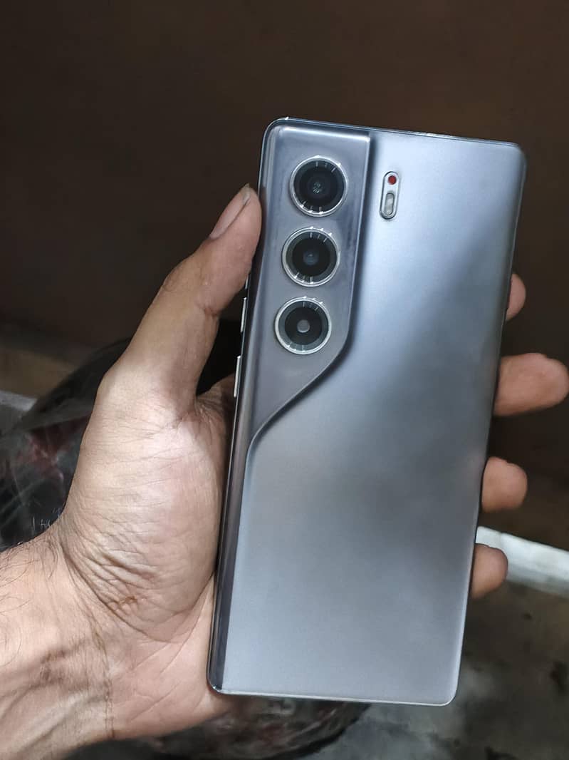 Tecno CAMON 40 Pro 5