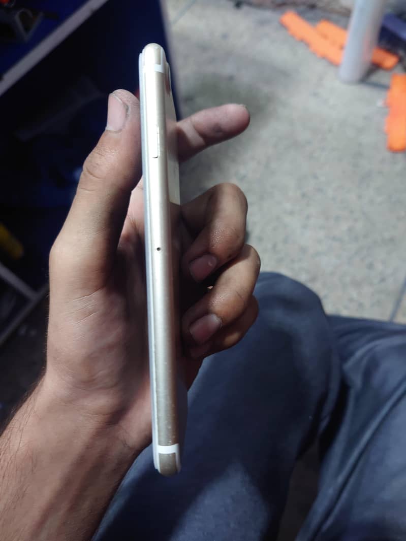 Apple iPhone 7 1