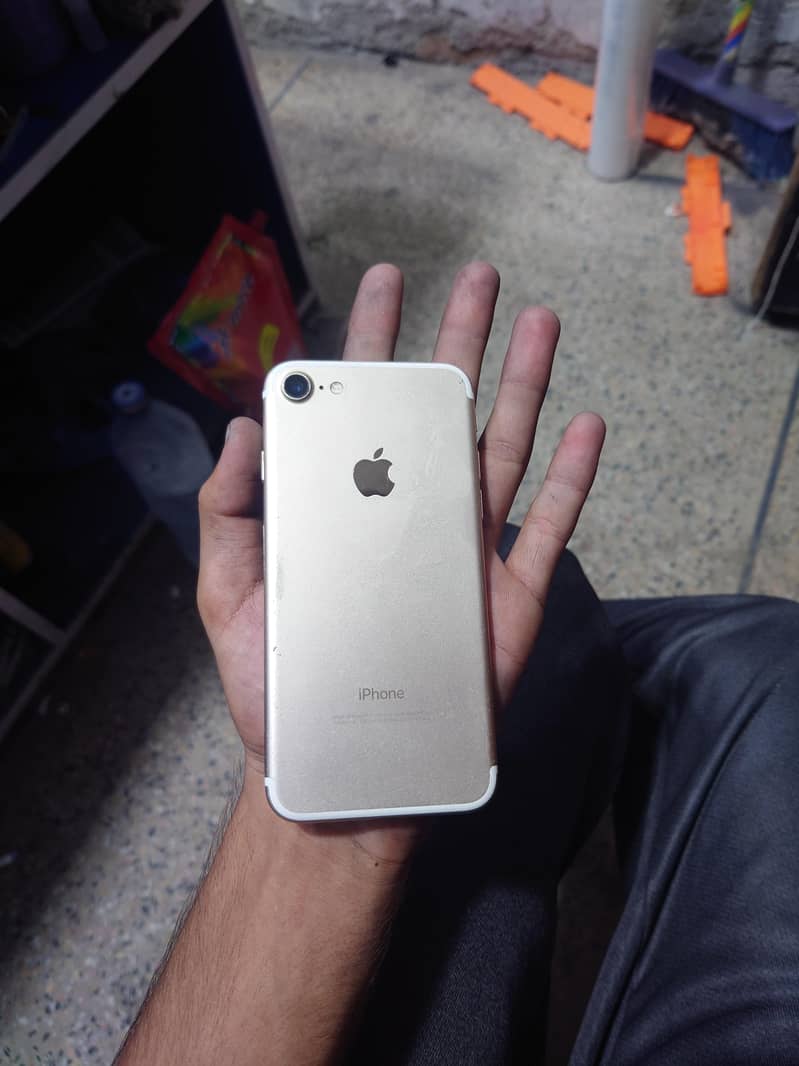 Apple iPhone 7 2