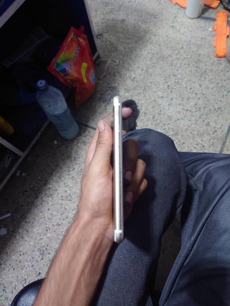 Apple iPhone 7 3
