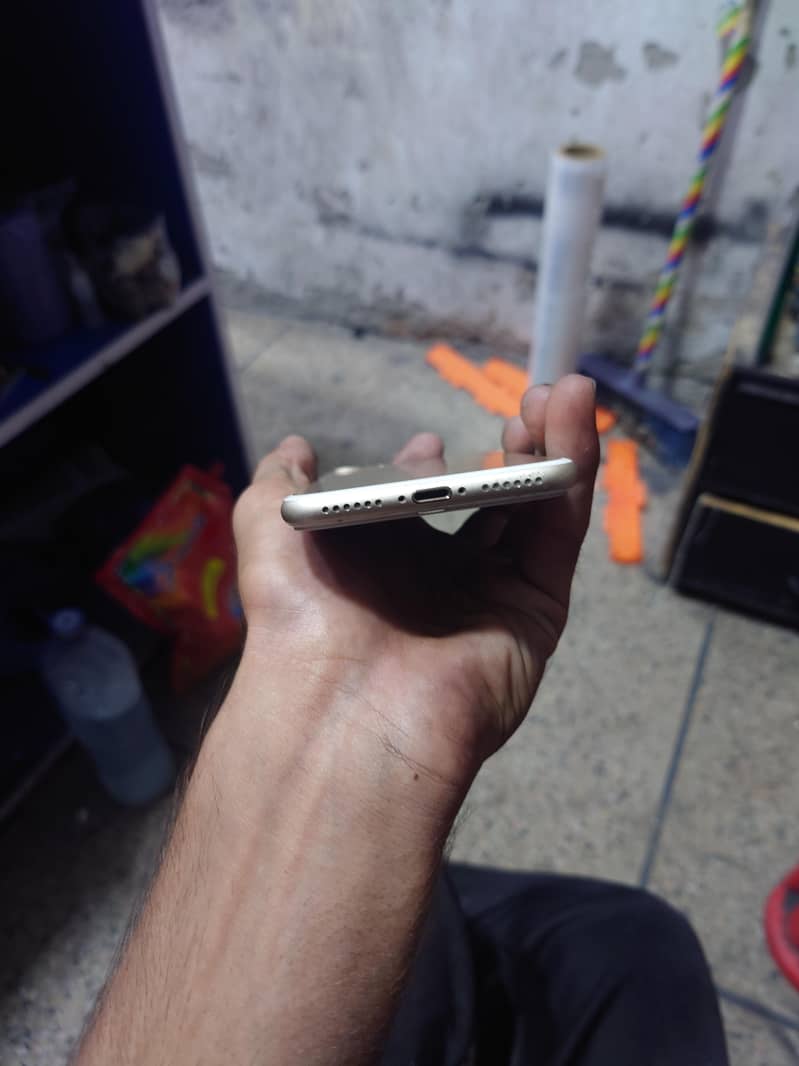 Apple iPhone 7 4