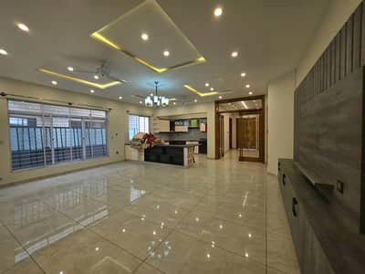 1 Kanal Upper Portion 4 Bedrooms for Rent with Solar