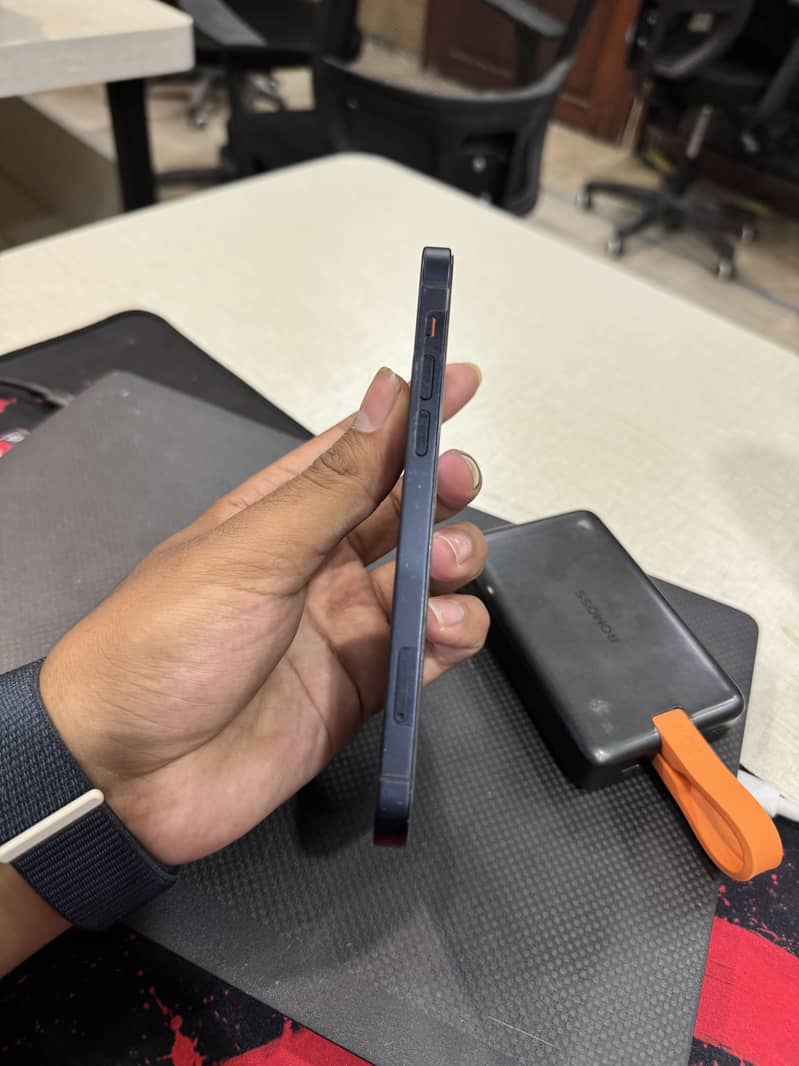 Apple iPhone 12 3