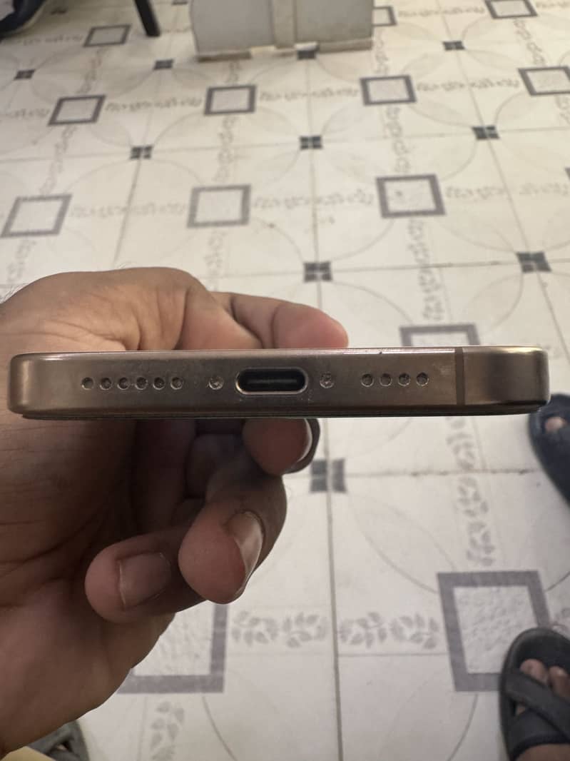 Apple iPhone 16 Pro Max 3
