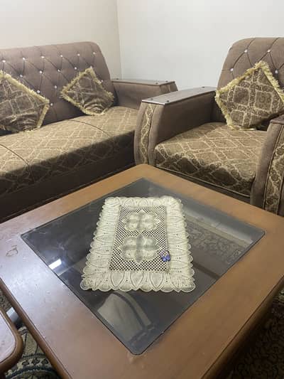 I am selling sofa set