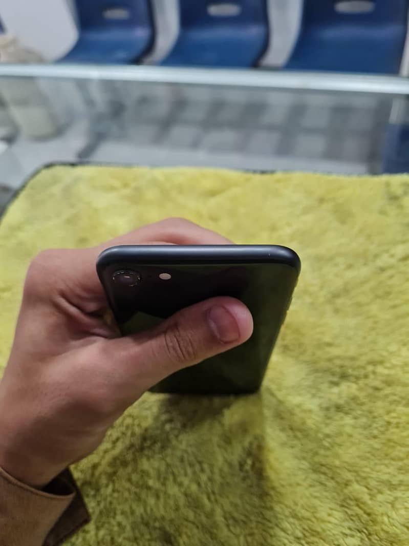 Apple iPhone 8 1