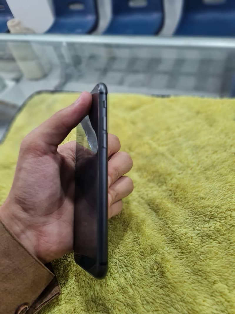 Apple iPhone 8 4