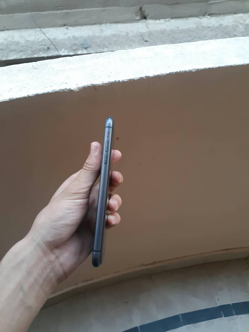 iPhone 11 water pack 4