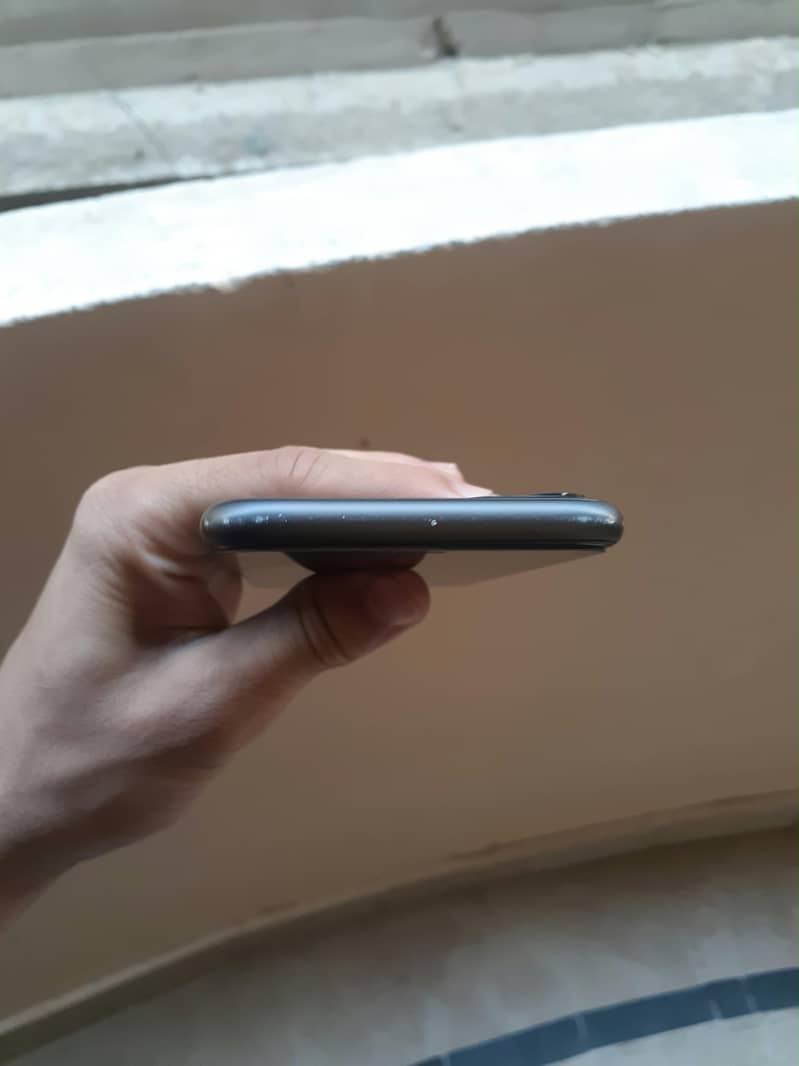 iPhone 11 water pack 7
