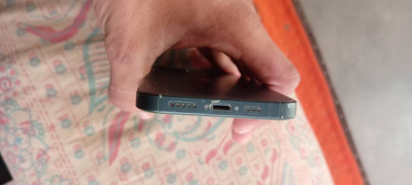 Apple iPhone 13 2