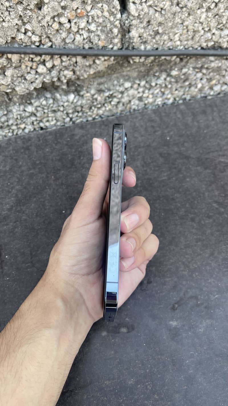Apple iPhone 13 Pro 2