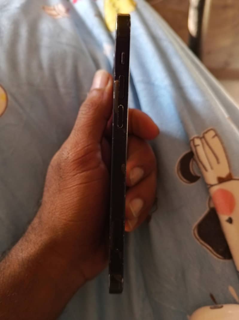 Apple iPhone 12 3