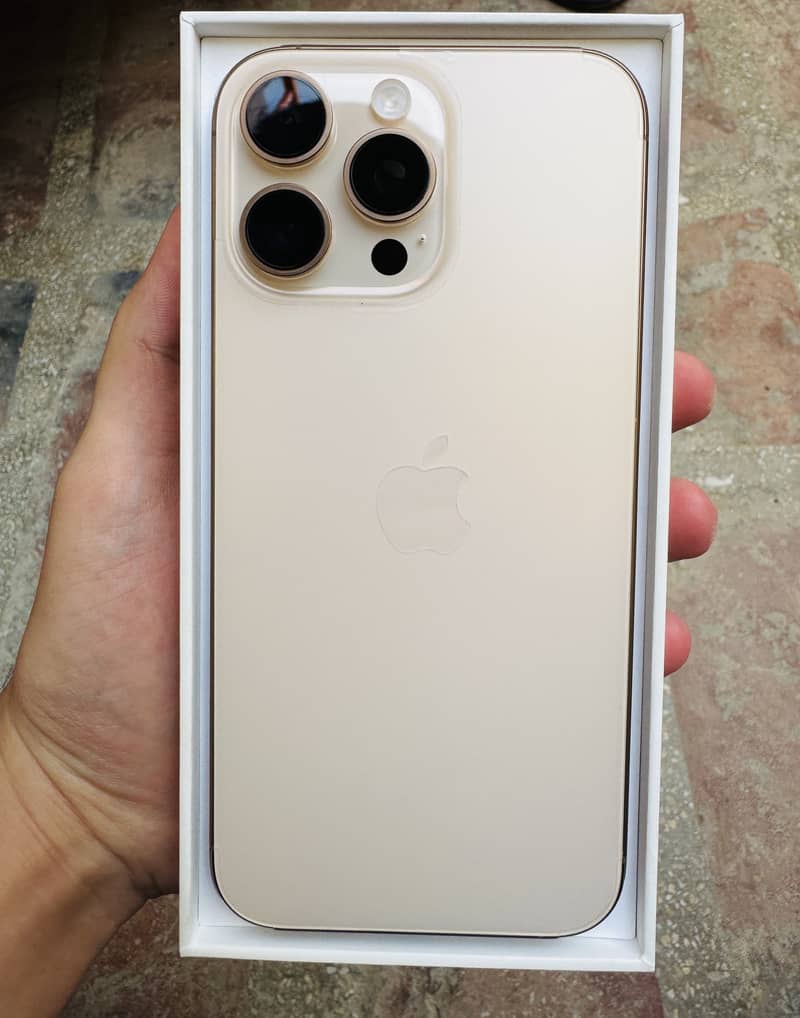 Apple iPhone 16 Pro Max 0