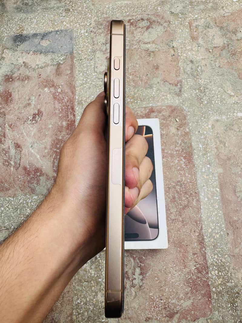 Apple iPhone 16 Pro Max 2