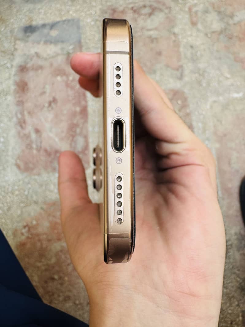 Apple iPhone 16 Pro Max 5