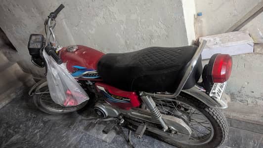 Honda 125 17800 km chla ha boht achi darive h smooth sond injan