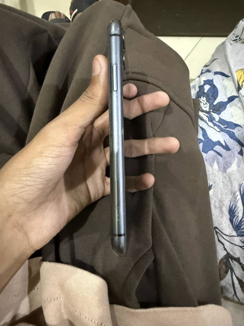 Apple iPhone 11 0