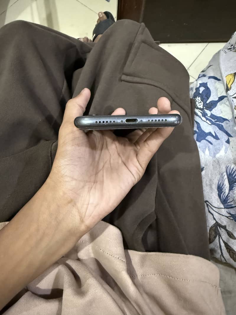 Apple iPhone 11 6