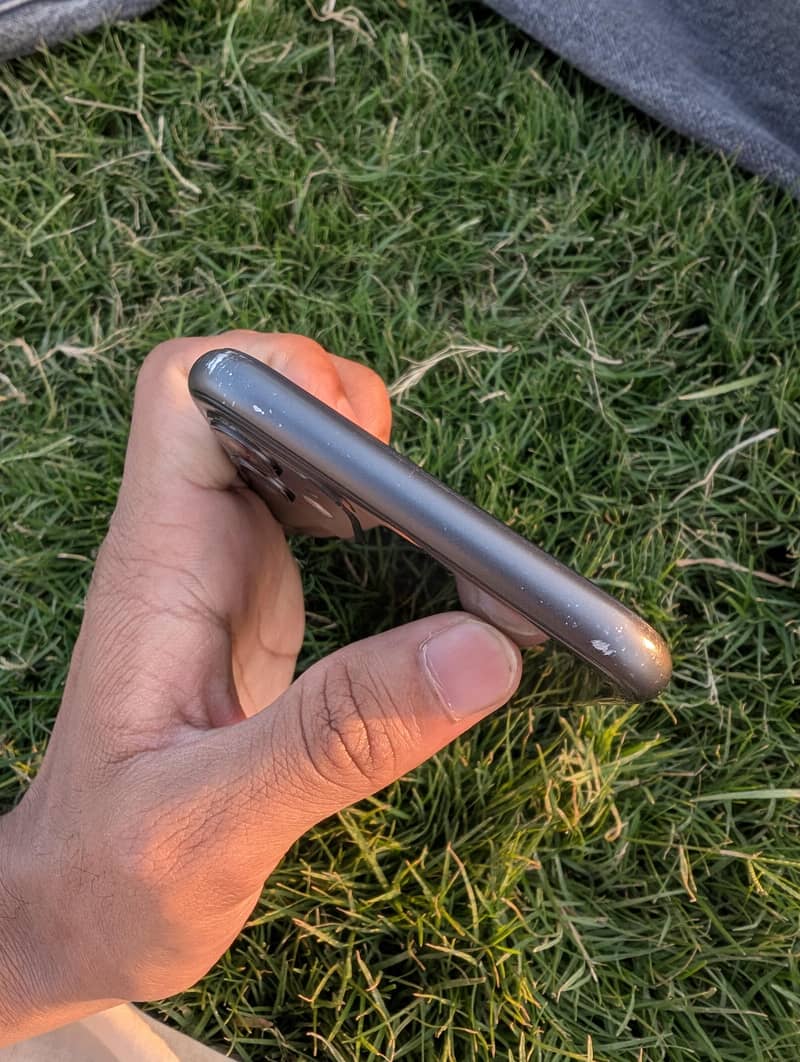 Apple iPhone 11 3
