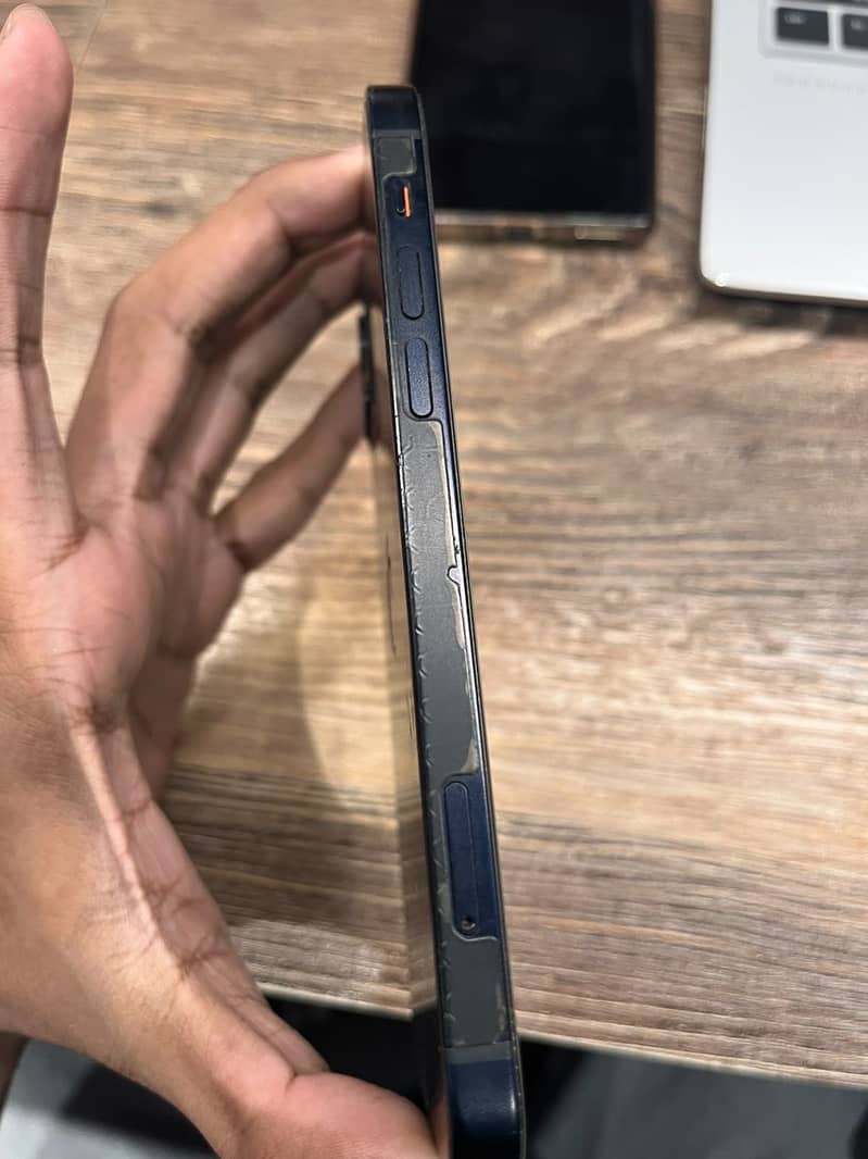 Apple iPhone 12 3
