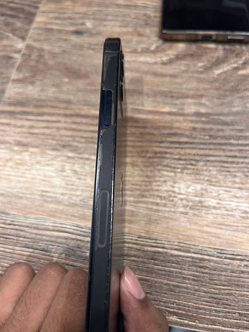 Apple iPhone 12 4