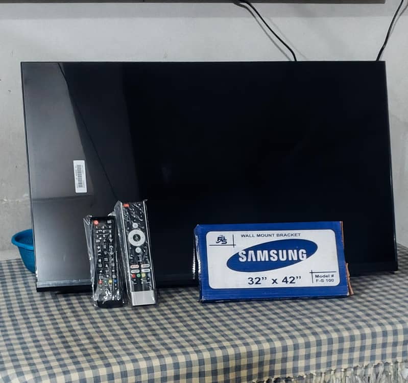 32" Smart LED TV 0