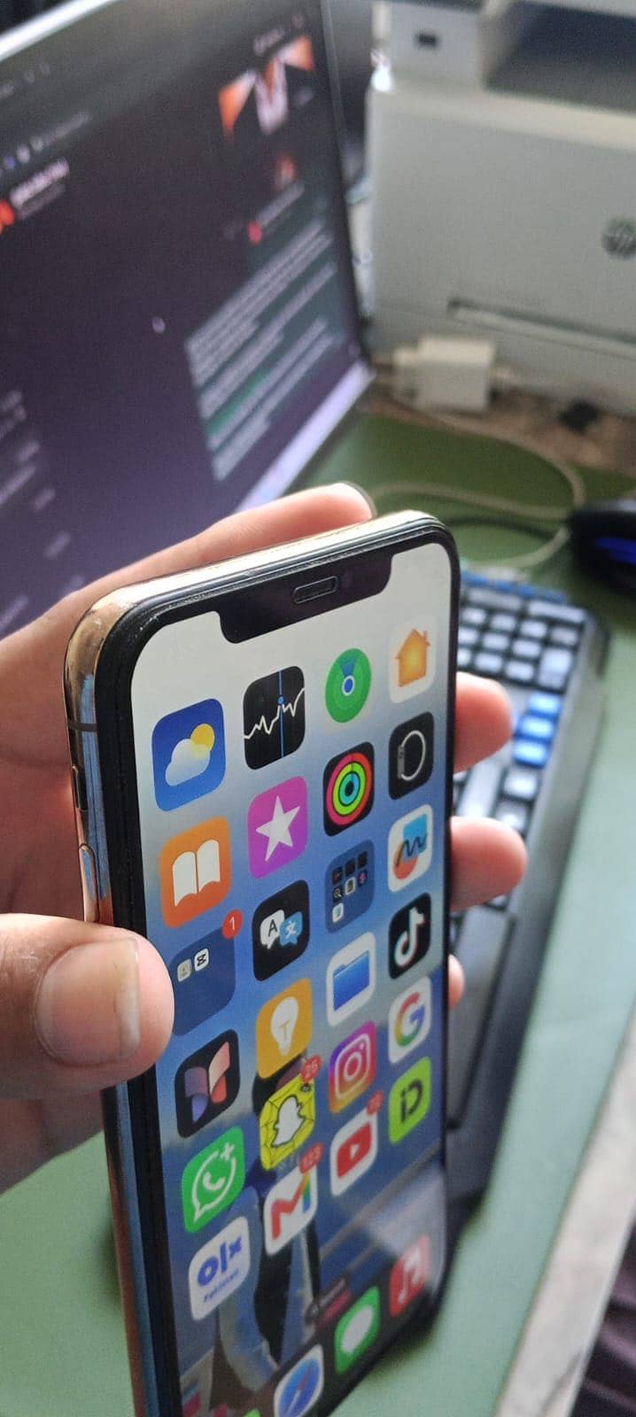 Apple iPhone XS Max 3