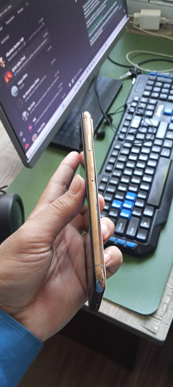 Apple iPhone XS Max 4