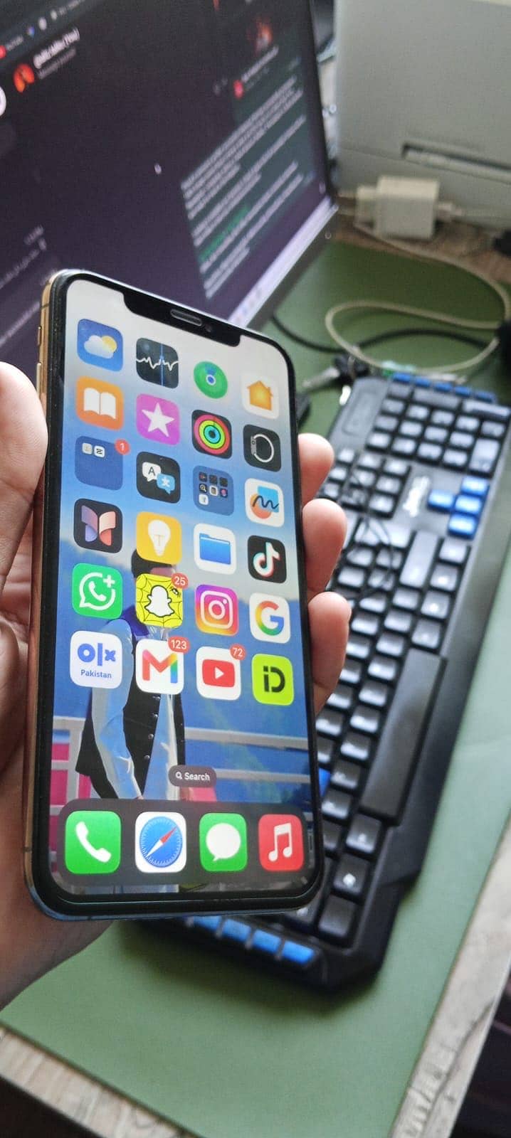 Apple iPhone XS Max 7