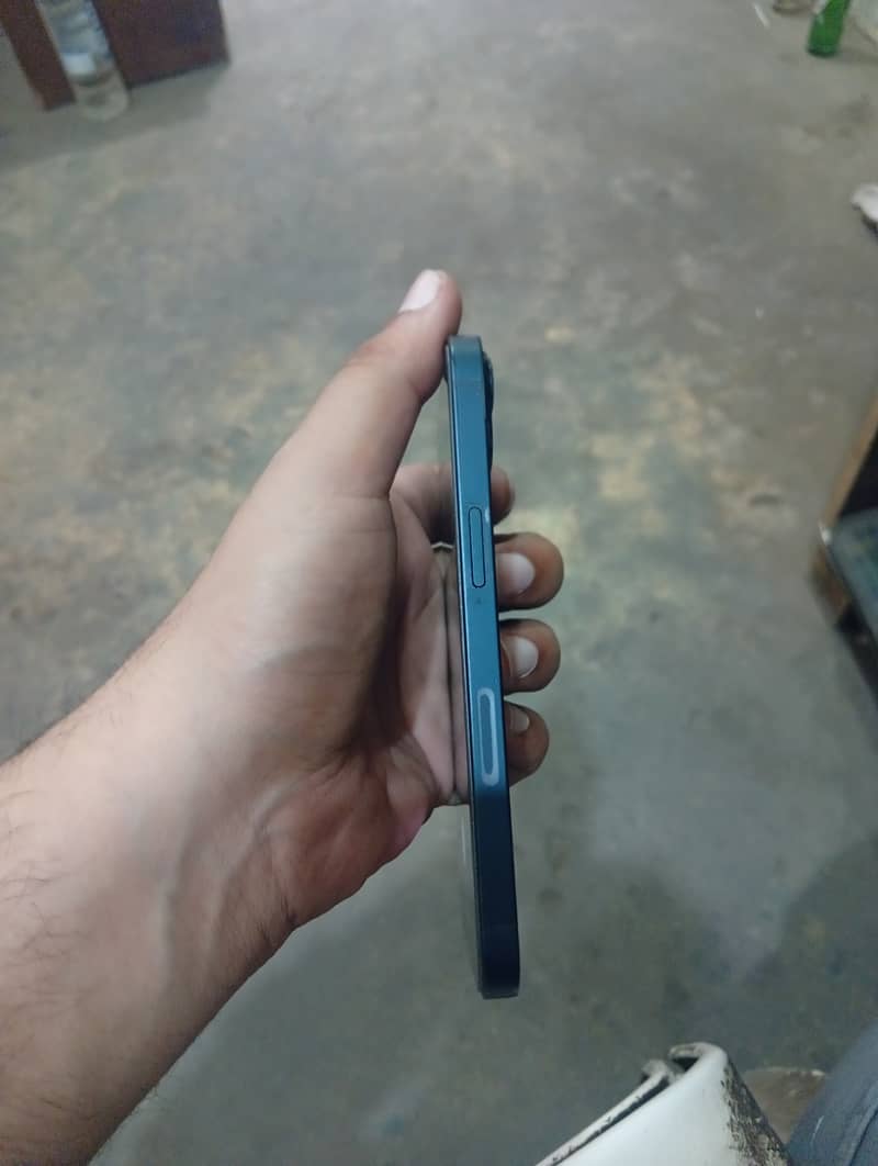 Apple iPhone 13 4