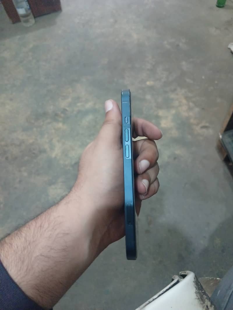 Apple iPhone 13 5