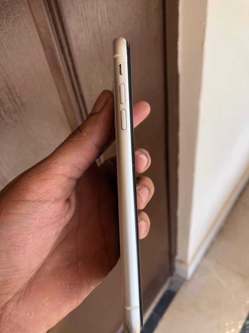 Apple iPhone 11 3